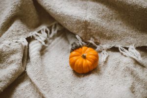faith-sheridan-seattle-condo-interior-design-pumpkin-blanket-cozy-fall-decor